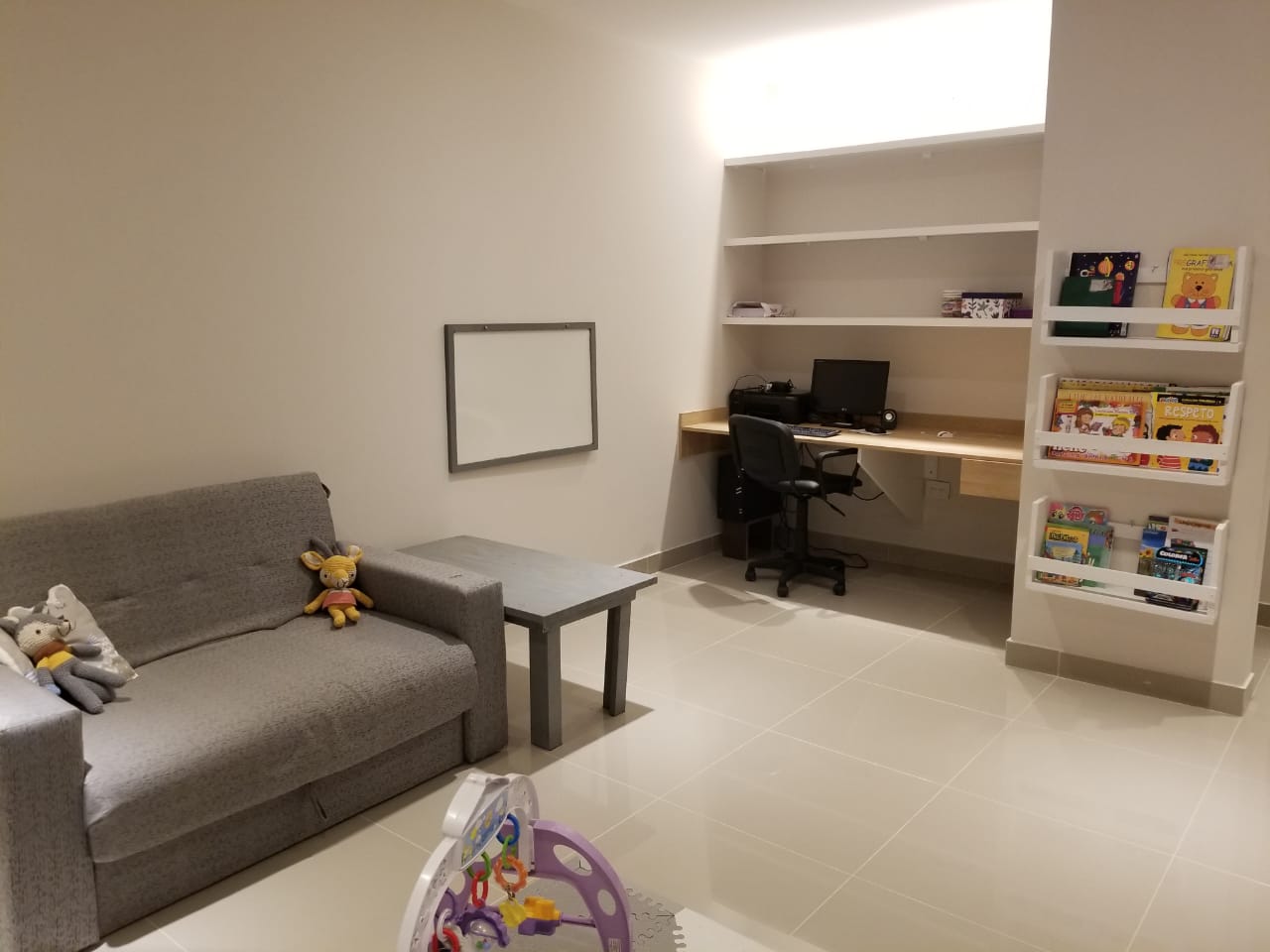 Playroom / Sala de juego